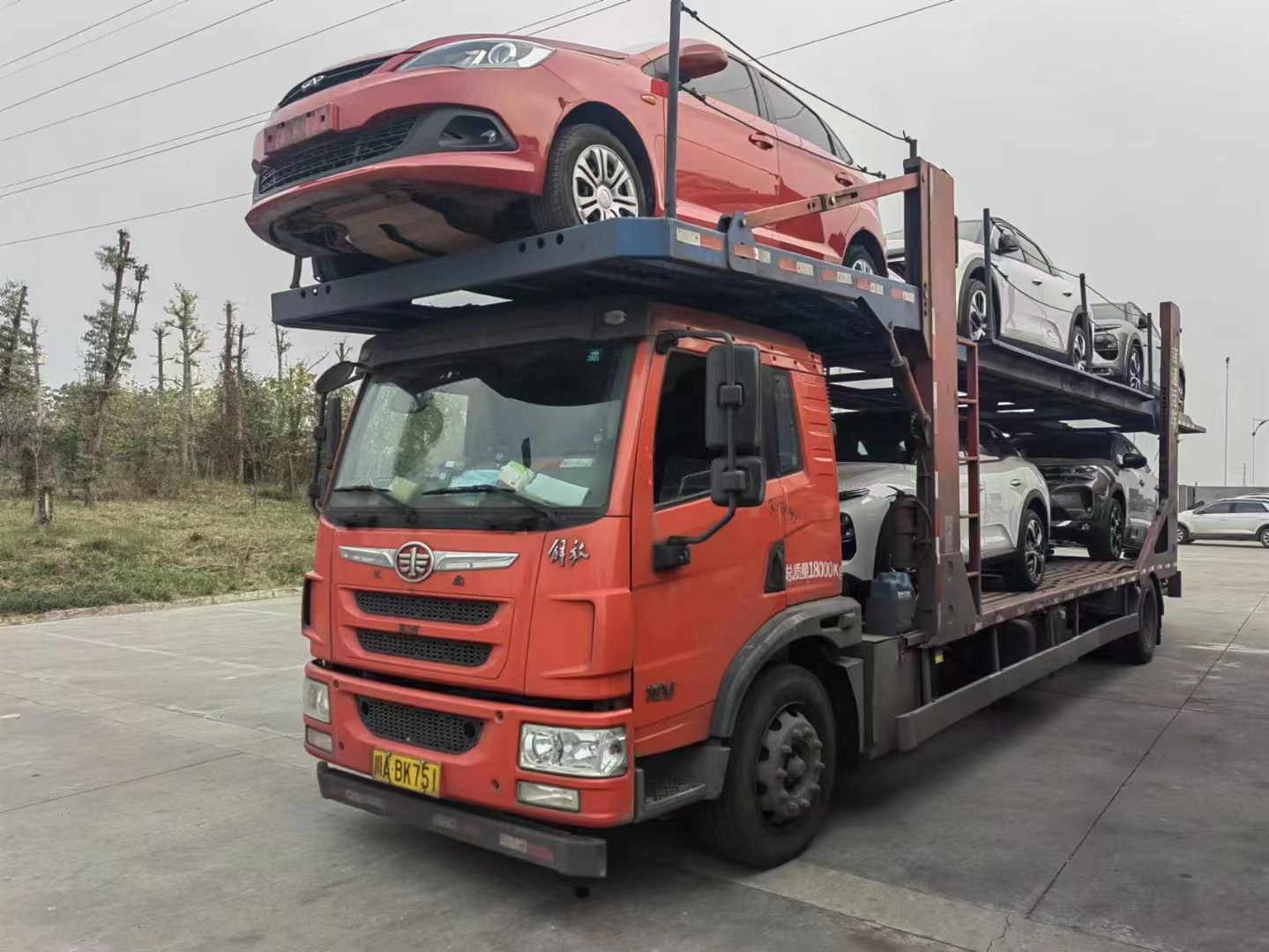 近日，新疆轎車運(yùn)輸安全問題備受關(guān)注，四川車主也開始密切關(guān)注這一話題。本文將就新疆轎車運(yùn)輸安全隱患進(jìn)行調(diào)查，分析四川車主關(guān)注度上升的原因。